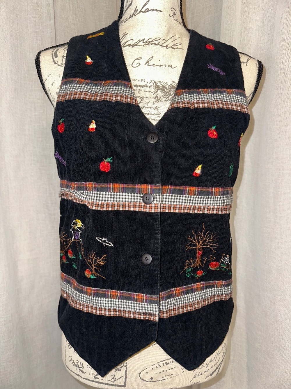 Vintage Embroidered Halloween Black Corduroy Cotton Vest Small Cascade Blues